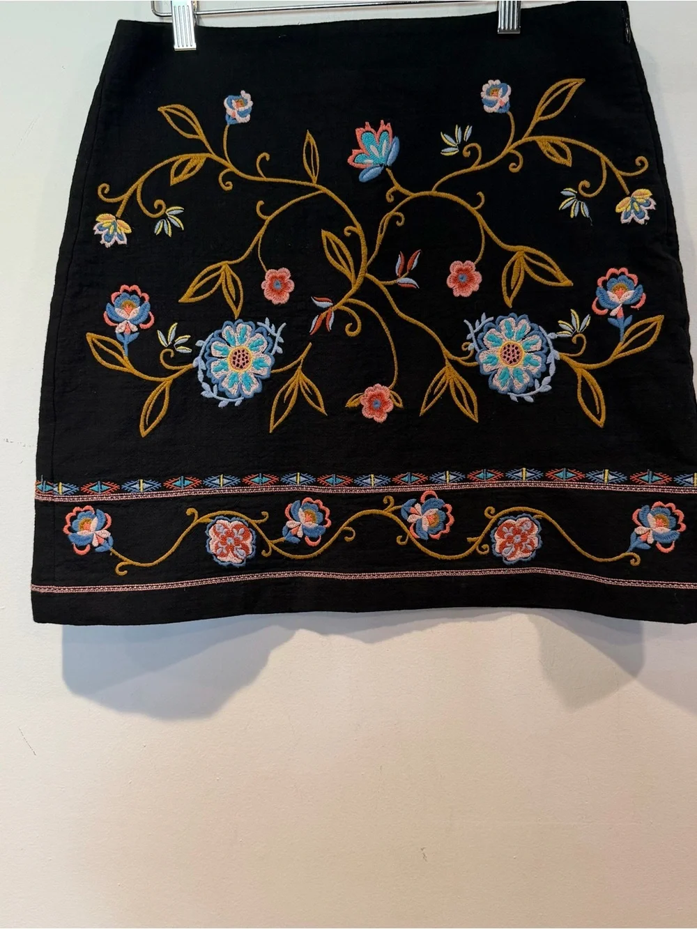 Loft Women's Black Embroidered Floral Mini Skirt